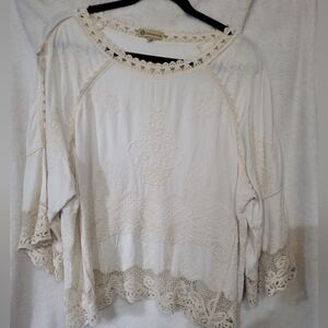 Democracy Women's Size 1X Ivory Beige Embroidered Lace Bell Sleeve Tunic Blouse